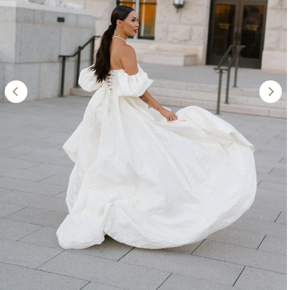 Ava Gowns Victoria Gown in Ivory - Picture 1 of 6